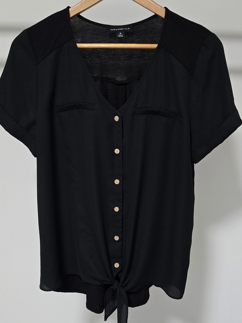 Fortune & Ive Black Button-Front Tie Hem Short Sleeve Blouse